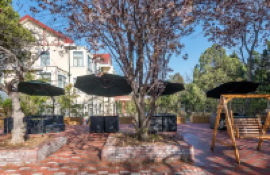 Jingli Villa Hotel (Qingdao Badaguan Scenic Area Linhuaiguan Road Branch)