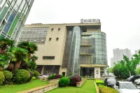 Yitel (Wuxi Geguang South Road Liangxi Wanda Store) Hotels near Yuyu Peninsula Jinhu Park