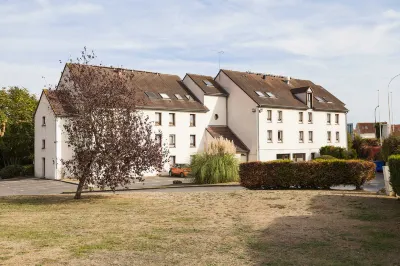 Comfort Hotel Linas - Montlhery Hôtels à proximité de : Église Saint-Clément