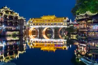 Qinglian Riverside Light Luxury Hostel