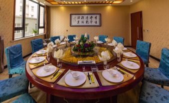 Golden Phoenix Hotel - Housity