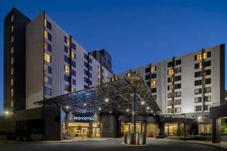 Novotel Sydney International Airport Отели рядом с достопримечательностью «Библиотека Рокдейл»