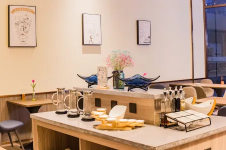 HanTing Hotel (Taojiang Huatuo City)