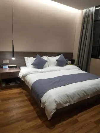 Zhenxiong Mansi Series Hotel Отели рядом с достопримечательностью «Chishuiyuan Square»