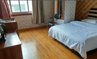 Yanting Xinhong Business Hotel