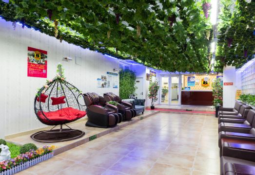 Super 8 Hotel (Beijing Guozhan Liufang Subway Station) Hotel Overview