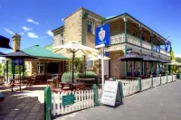 The Richmond Arms Hotel - parking