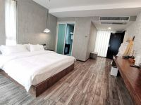 泸沽湖虚度旅居空间客栈 - 一起看烂漫山景的大床房