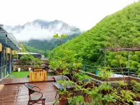 Huangshan Qingtan Peak No. 6 Theme Bed and Breakfast Hotel di Huangshan