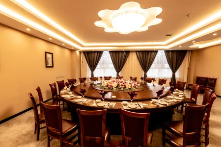 Hyatt Regency Hulunbuir Отели рядом с достопримечательностью «Subingwen Square»