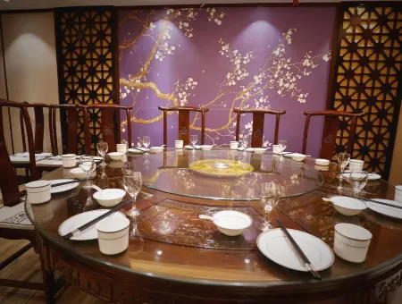 Rufeng Hotel (Qufu East High-speed Railway Station) Отели в г. Цюйфу