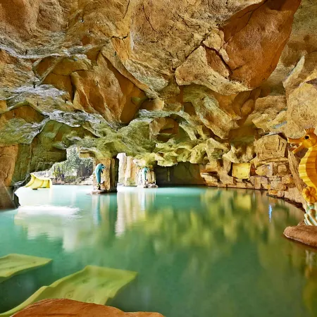 Palace Hotels (Chongqing Nanbin Road Holy Land Hot Spring Branch)