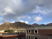 拉萨温暖手心客栈 - 酒店附近
