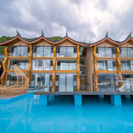 Lakeview Hotel