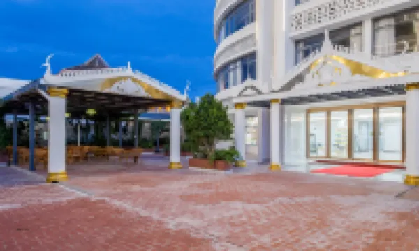 納魯滙瑞丨雲頂360°空中花園觀景酒店（景洪告莊西雙景星光夜市店）