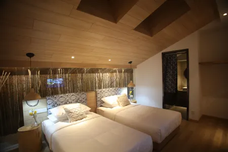 Burqin Mibei Boutique Homestay (Russian Style Pedestrian Street Branch) Отели рядом с достопримечательностью «Cenial Folk Customs Park»