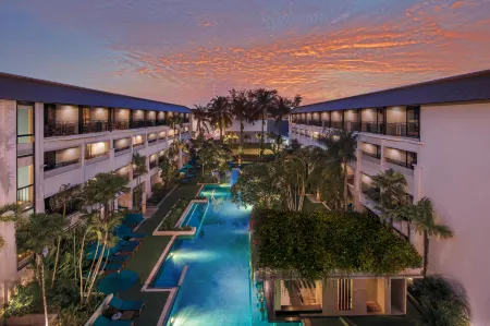 DoubleTree by Hilton Phuket Banthai Resort Отели рядом с достопримечательностью «Tha Rua Shrine»