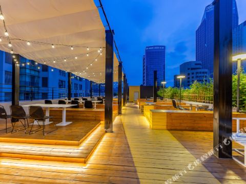 Guoshi Hotel (Dalian Donggang Business District Harbour Plaza Subway Station)