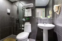 如家飯店·neo（大連金州安盛購物廣場和平路輕軌站店） 緣源休閒屋KTV附近的飯店