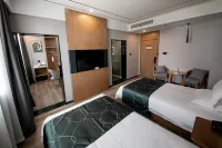 Chonpines Boutique Hotel (Jiaozuo Railway Station High-speed Railway Station)