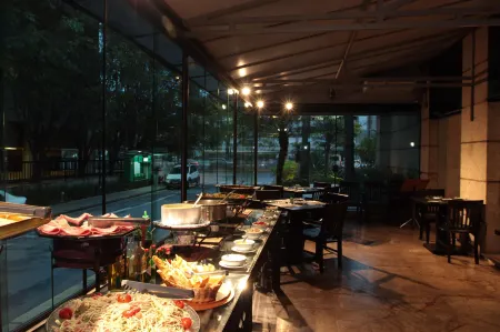 Estanplaza Berrini Отели рядом с достопримечательностью «Octavio Frias de Oliveira Bridge»