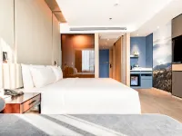 Atour Hotel (Wuhan High speed Railway Station Qingshan Heping Park Subway Station ） Hotels near Beach Park