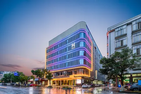 Huanyu Hotel (Lingshan Bus Terminal) Отели рядом с достопримечательностью «Liufeng Mountain»