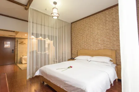 Towo Holiday Hotel (Yongxiu Xihai) Отели рядом с достопримечательностью «Zhelin Lake Peach Blossom Creek Rafting Scenic Area»