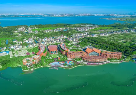 Siko Grand Hotel Suzhou Yangcheng Lake Отели рядом с достопримечательностью «Yangcheng Lake Lotus Island»