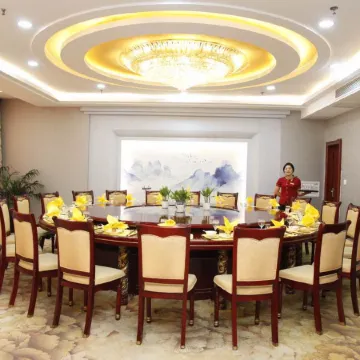 Huarong Business Hotel
