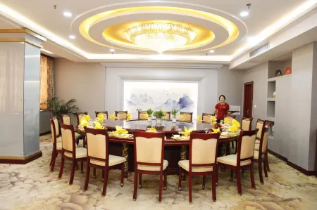 Huarong Business Hotel