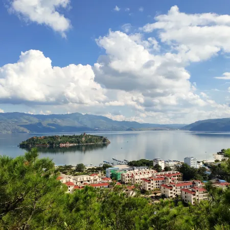 Fuxian Lake Yunshangxuan Lake View Hotel
