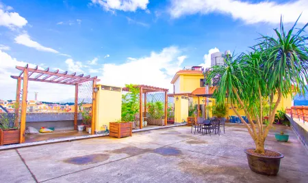 Xiniaogu Holiday Hotel Отели в г. Инцзян