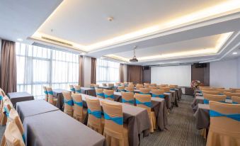 Parkview Hotel (Xinxiang Hongrun Xinyuecheng Heping Road Branch)