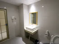 Bincheng Hotel (Dongxing National Gate Scenic Area Port) Hotels in Dongxing