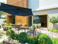 Lanna Thaphae Hotel Hotels near Thapae Stadium