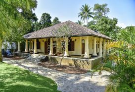 Heenatigala Walawwa - Free Shuttle to Our Private Beach