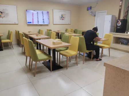 Vienna 3 Best Hotel (Tongcheng Xianghan Road) Отели в г. Тунчен