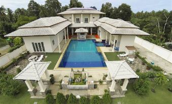Pattaya Ivory Building Villa