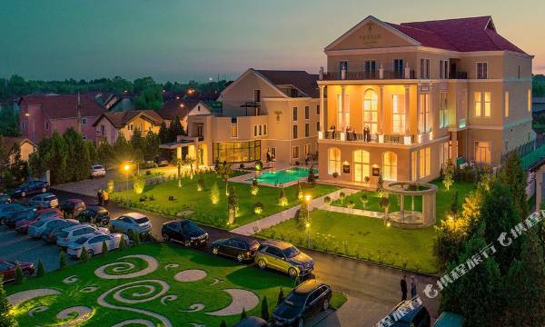 Tresor Le Palais Timisoara, Curio Collection by Hilton