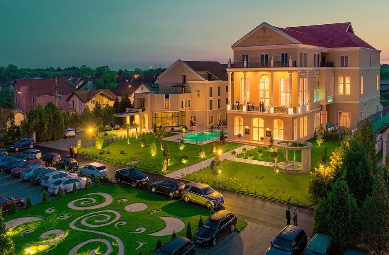 Tresor Le Palais Timisoara, Curio Collection by Hilton