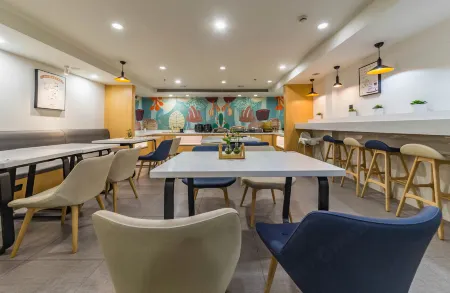 HanTing Premium Hotel (Shanghai Hongkou Football Stadium Second Store) Отели рядом с достопримечательностью «Shanghai Institute for Youth Administration»