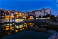 Phoenix Lake Hotel Hotels in Anlu