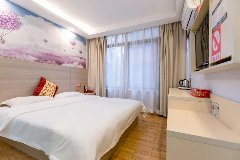 Qicheng Hotel (Shenzhen East Railway Station Buji)