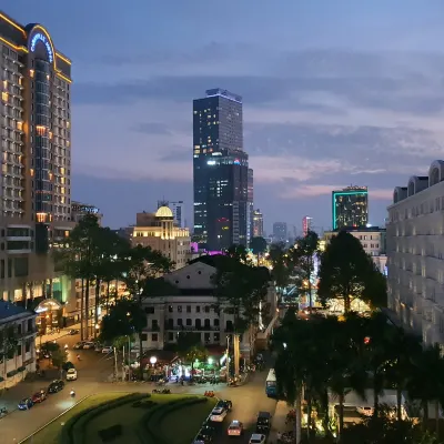 Dyn Opera Hotel Hoteles cerca de Centro comercial Vincom
