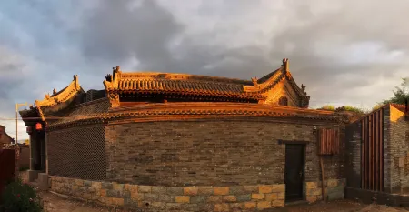 Bujuexiao Renwen Hostel Отели рядом с достопримечательностью «Yuhuang Pavilion»