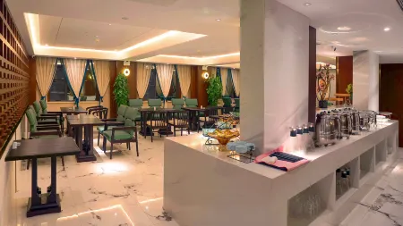 Haiyi International Hotel (Huaihua Railway Station Xintiandi Plaza) Отели рядом с достопримечательностью «Zhongpo Places of Interest»