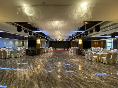 Zhongying International Hotel Отели рядом с достопримечательностью «Yangjiang Vocational and Technical College»