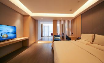 Wuhua Water Moon Skylight Luxury Boutique Hotel