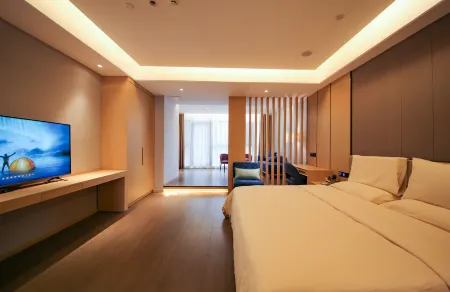 Wuhua Water Moon Skylight Luxury Boutique Hotel
